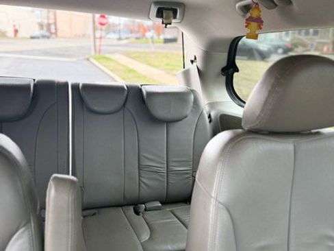 Used 2012 Kia Sedona EX w/ Luxury Pkg image 19