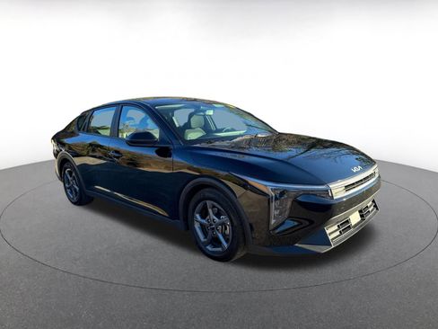 Used 2025 Kia K4 LXS image 1