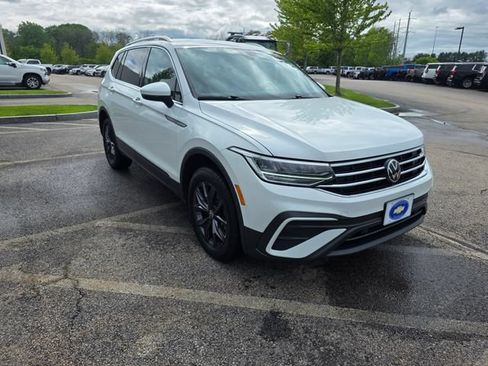 Used 2024 Volkswagen Tiguan SE AWD/4WD image 3