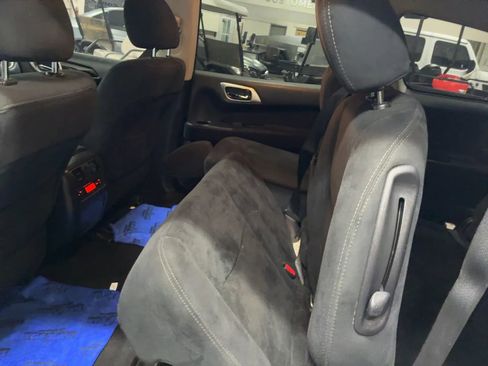 Used 2015 Nissan Pathfinder SV image 4