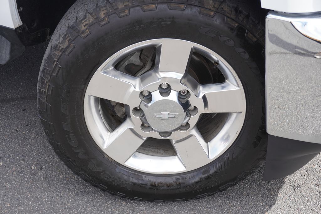 Used 2019 Chevrolet Silverado 2500 LTZ w/ Duramax Plus Package AWD/4WD image 2