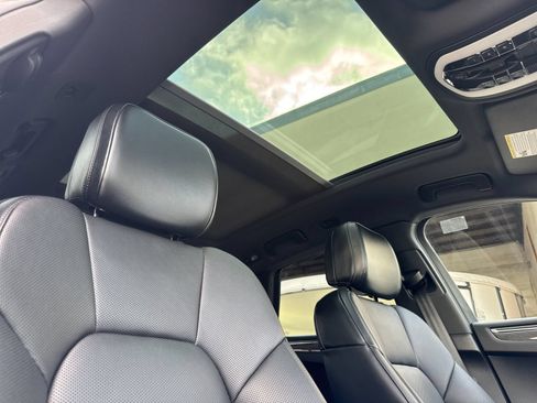 Certified 2026 Porsche Macan S AWD/4WD image 19