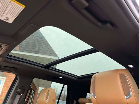 Certified 2022 Cadillac Escalade Premium Luxury image 13