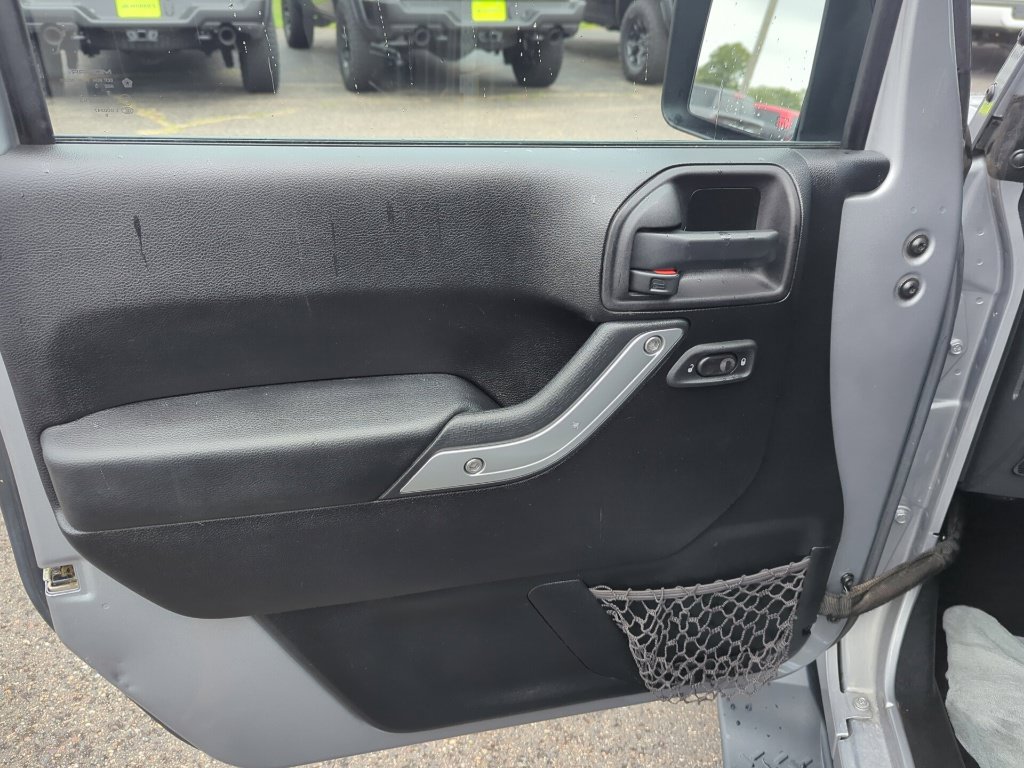 Used 2013 Jeep Wrangler Unlimited Sahara w/ Connectivity Group AWD/4WD image 25