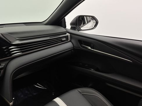 Used 2025 Toyota Camry LE image 28