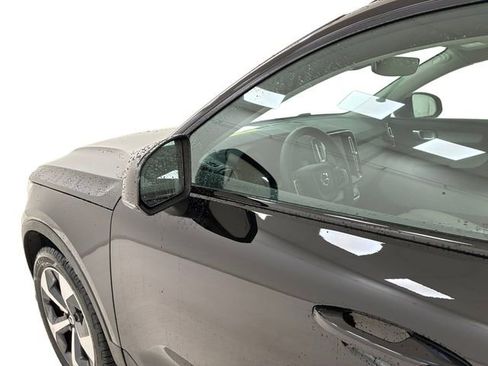 Used 2024 Volvo XC40 B5 Plus AWD/4WD image 10