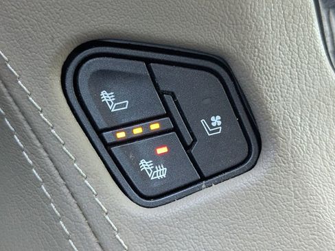 Used 2019 GMC Yukon SLT w/ Premium Edition RWD image 22