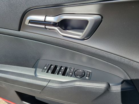 New 2026 Kia Sportage LX image 18
