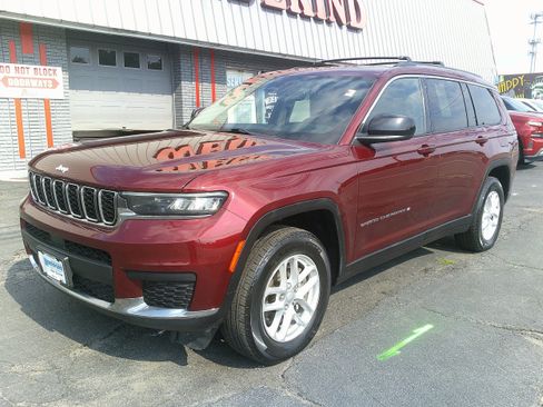 Used 2022 Jeep Grand Cherokee L Laredo w/ Luxury Tech Group I AWD/4WD image 2