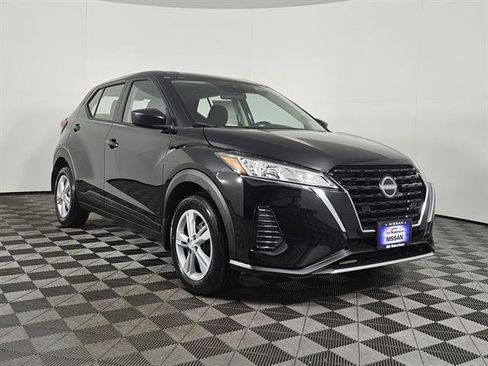 New 2025 Nissan Kicks S image 1