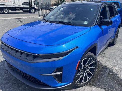 New 2025 Jeep Wagoneer S Limited image 3