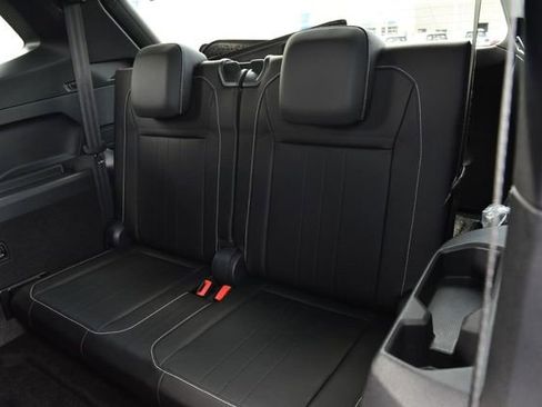 Certified 2023 Volkswagen Tiguan SE R-Line FWD image 24