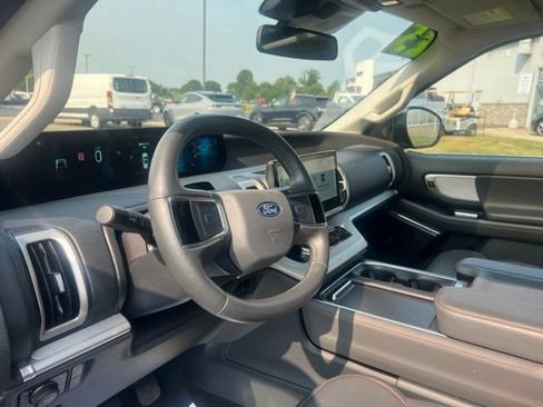 Used 2025 Ford Expedition Max Active AWD/4WD image 30