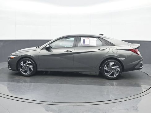 Used 2025 Hyundai Elantra Sport FWD image 3