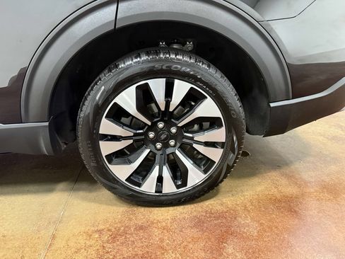 Used 2025 Ford Explorer Platinum w/ LUX Leather Package AWD/4WD image 91