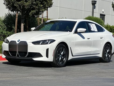 Used 2025 BMW i4 eDrive40 image 9