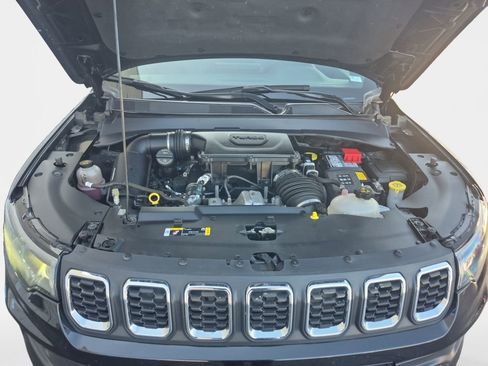 Used 2024 Jeep Compass Latitude AWD/4WD image 23