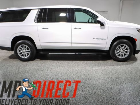 Used 2023 Chevrolet Suburban LT image 6