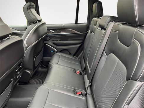 Used 2024 Jeep Grand Cherokee Overland w/ Luxury Tech Group IV image 14