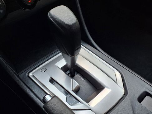 Used 2018 Subaru Crosstrek 2.0i image 13
