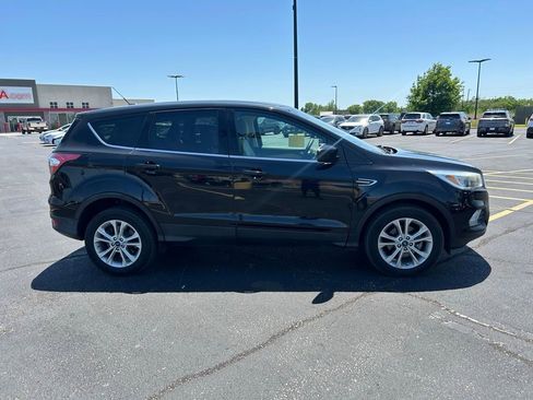 Used 2017 Ford Escape SE FWD image 6