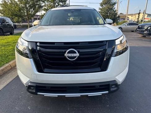 Used 2023 Nissan Pathfinder Platinum AWD/4WD image 6