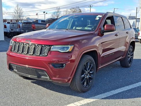 Used 2020 Jeep Grand Cherokee Altitude image 3