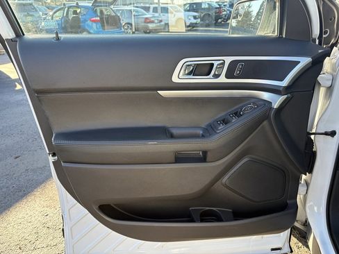 Used 2013 Ford Explorer XLT image 14