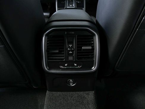 Used 2026 Porsche Macan AWD/4WD image 19