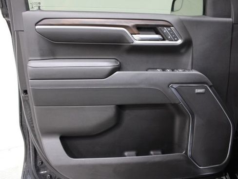 Used 2022 GMC Sierra 1500 SLT w/ SLT Convenience Package AWD/4WD image 18