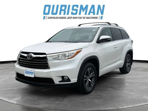 Used 2016 Toyota Highlander XLE AWD/4WD image 2
