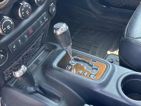 Used 2016 Jeep Wrangler Unlimited Sahara AWD/4WD image 31