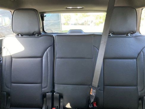 Used 2025 GMC Yukon XL Denali AWD/4WD image 12