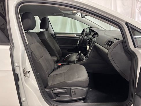 Used 2016 Volkswagen Golf S image 15