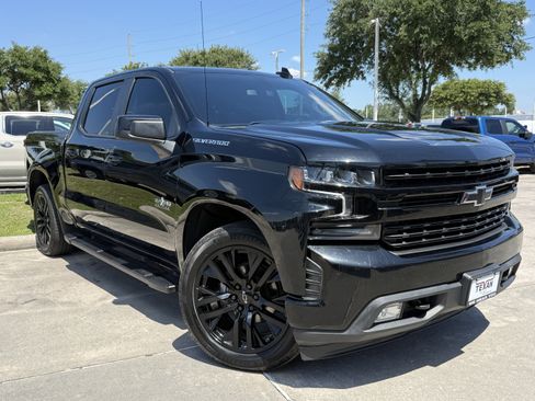 Used 2021 Chevrolet Silverado 1500 RST w/ Convenience Package II RWD image 2