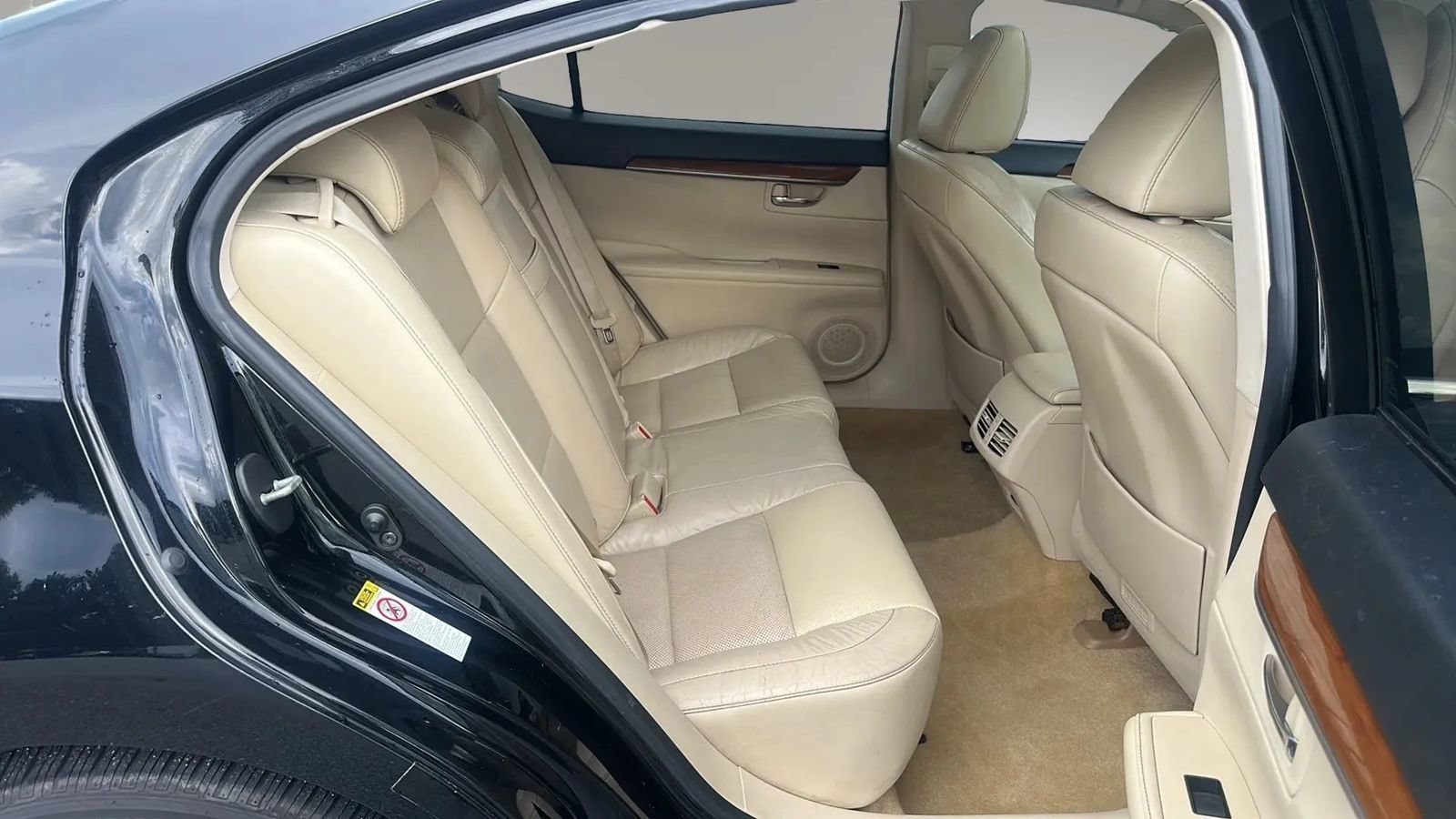 Used 2013 Lexus ES 300h w/ Luxury Pkg FWD image 9