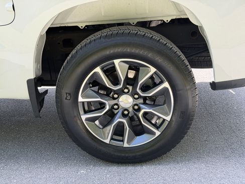 Used 2022 Chevrolet Silverado 1500 LT AWD/4WD image 10
