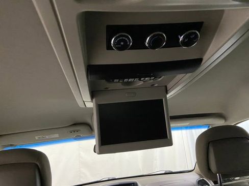 Used 2014 Chrysler Town & Country Touring image 27