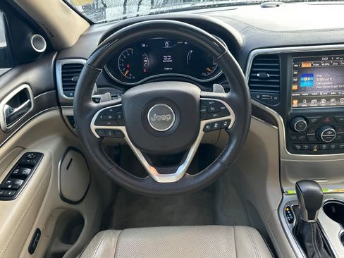 Used 2017 Jeep Grand Cherokee Overland w/ Jeep Active Safety Group image 13