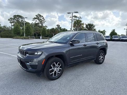 Used 2025 Jeep Grand Cherokee Limited RWD image 7