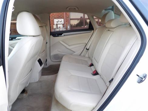 Used 2014 Volkswagen Passat 1.8T SE image 13