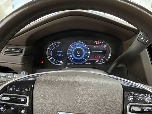 Used 2016 Cadillac Escalade Luxury image 4