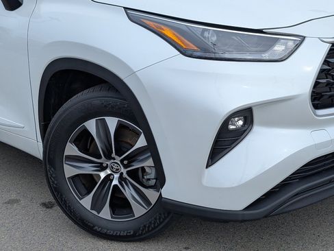Used 2023 Toyota Highlander XLE image 11