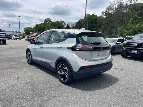 Used 2023 Chevrolet Bolt LT w/ Infotainment Package FWD image 3