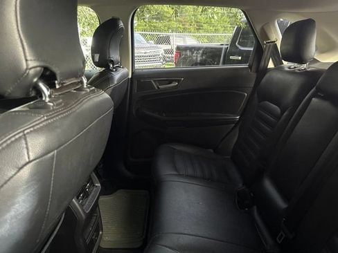 Used 2018 Ford Edge SE FWD image 15
