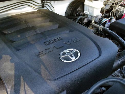 Used 2014 Toyota Tundra SR5 w/ SR5 Upgrade Package AWD/4WD image 22