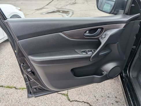 Used 2021 Nissan Rogue Sport S image 11