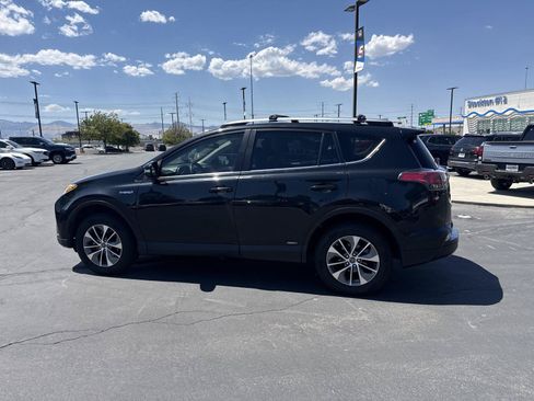 Used 2018 Toyota RAV4 XLE AWD/4WD image 7