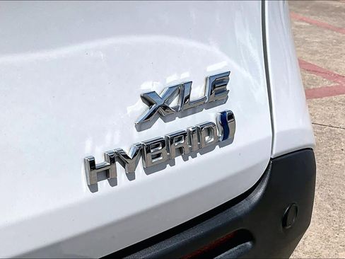 Used 2022 Toyota Sienna XLE FWD image 10