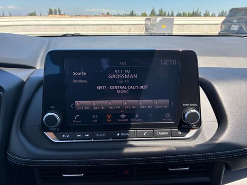 Used 2025 Nissan Rogue SV FWD image 19
